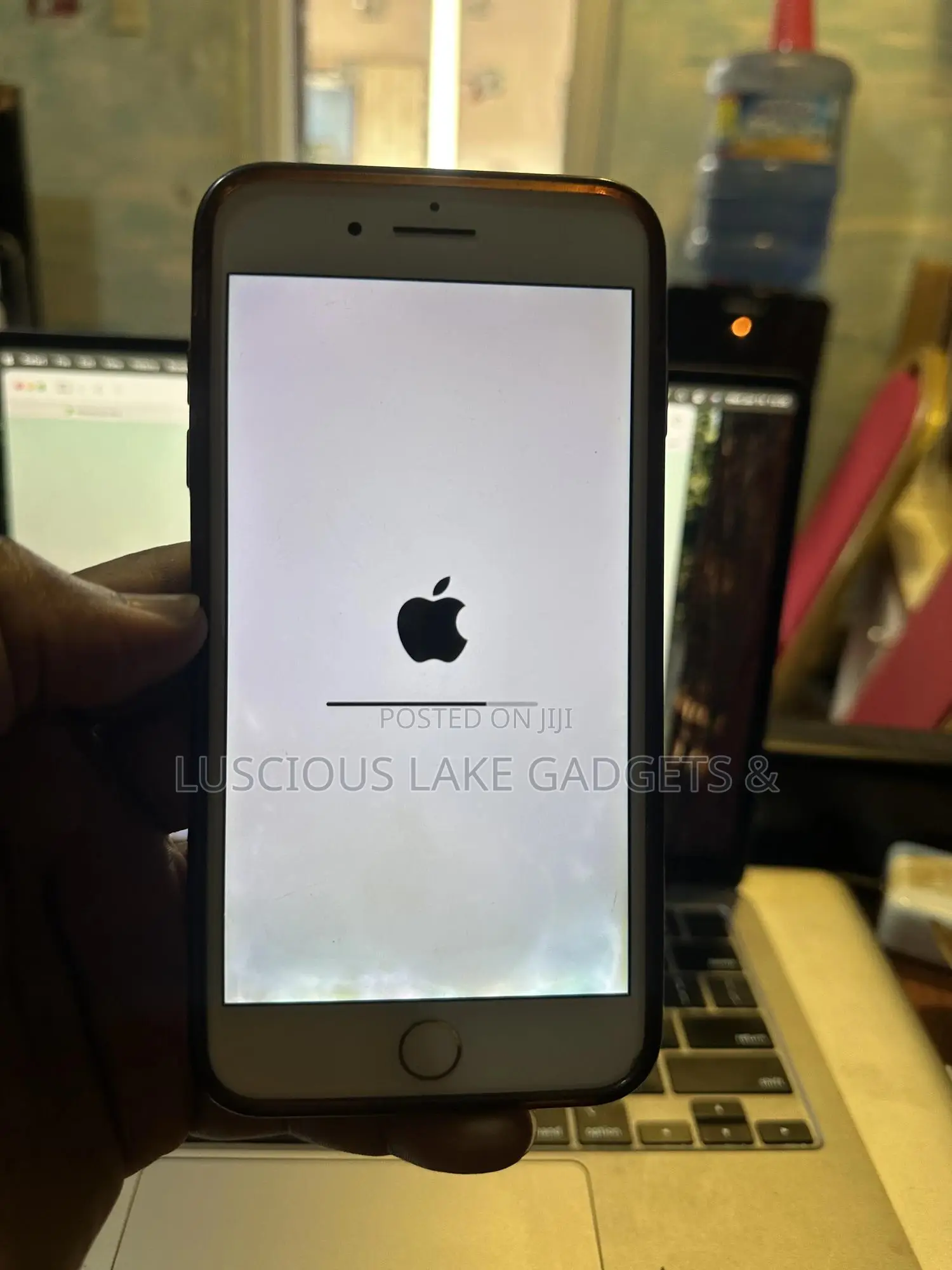 Apple iPhone 8 Plus 64 GB White