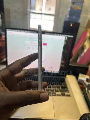 Apple iPhone 8 Plus 64 GB White