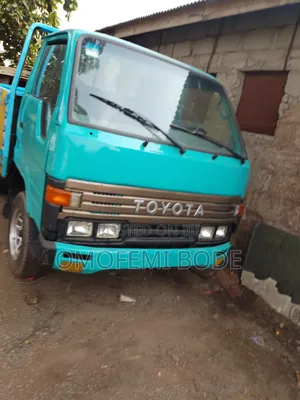 Toyota Dyna150 Old Model Petrol Truck
