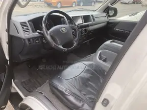 Toyota HiAce 2014 White