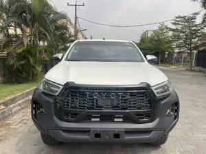 Toyota Hilux 2020 White