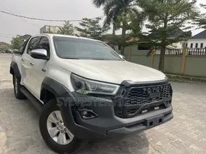 Toyota Hilux 2020 White