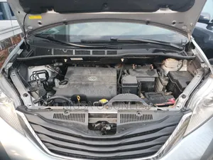 Toyota Sienna 2012 White