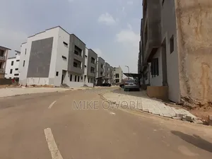 4bdrm Townhouse/Terrace in Mabushi for sale