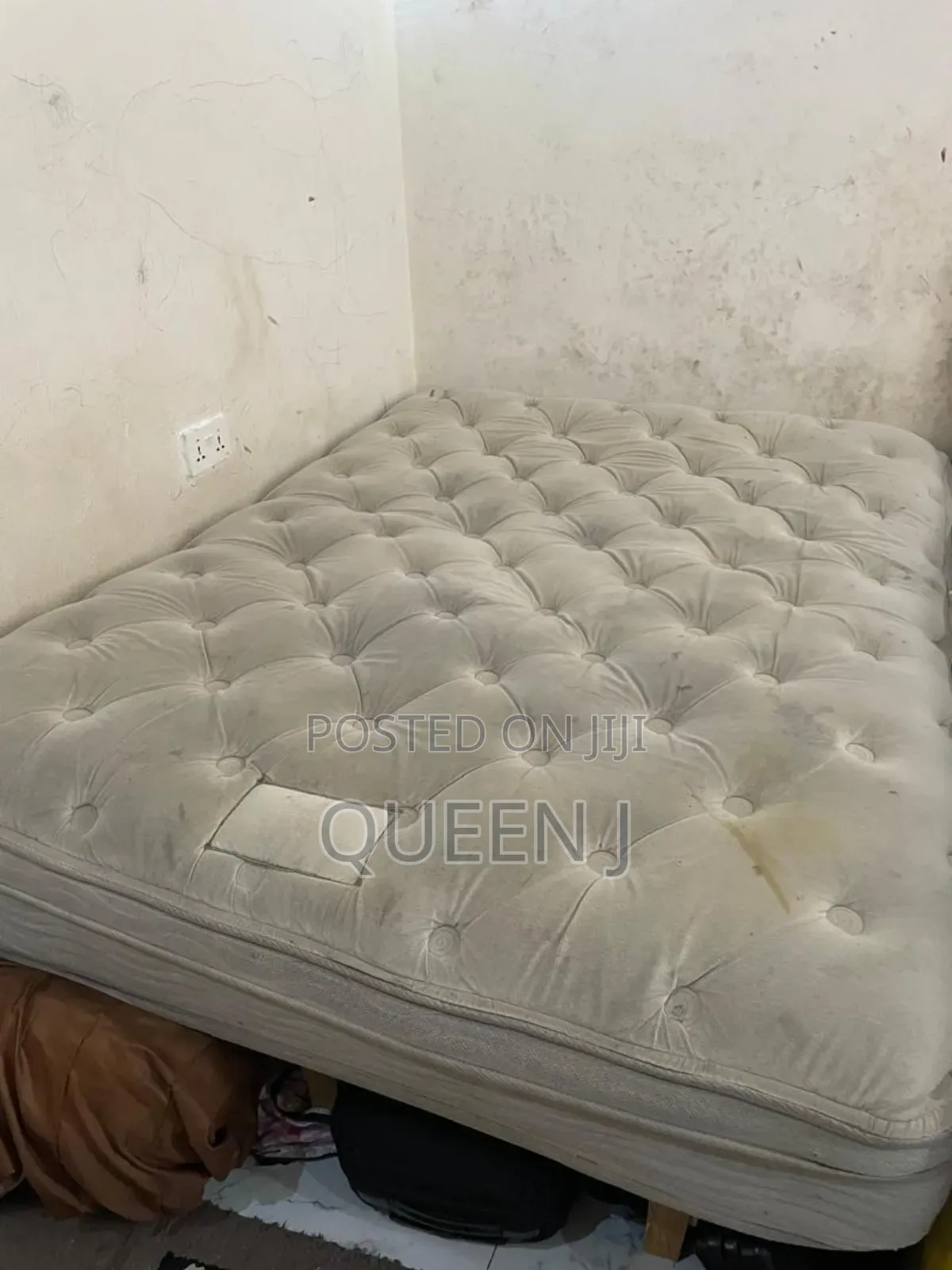 5 by 6 Spring Mattress With 2 Pillows