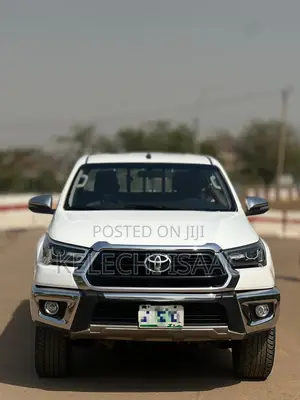 Toyota Hilux Revo Smart Cab Petrol 2.7 RWD 2022 White