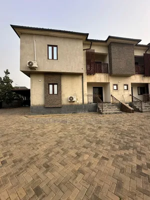 4bdrm Duplex in In An Estate for rent