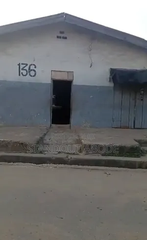 Demolishable Bungalow on a Plot Urgently for Sale in Mushin
