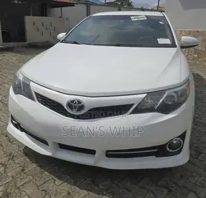 Toyota Camry SE 4dr Sedan (2.5L 4cyl 6A) 2013 White