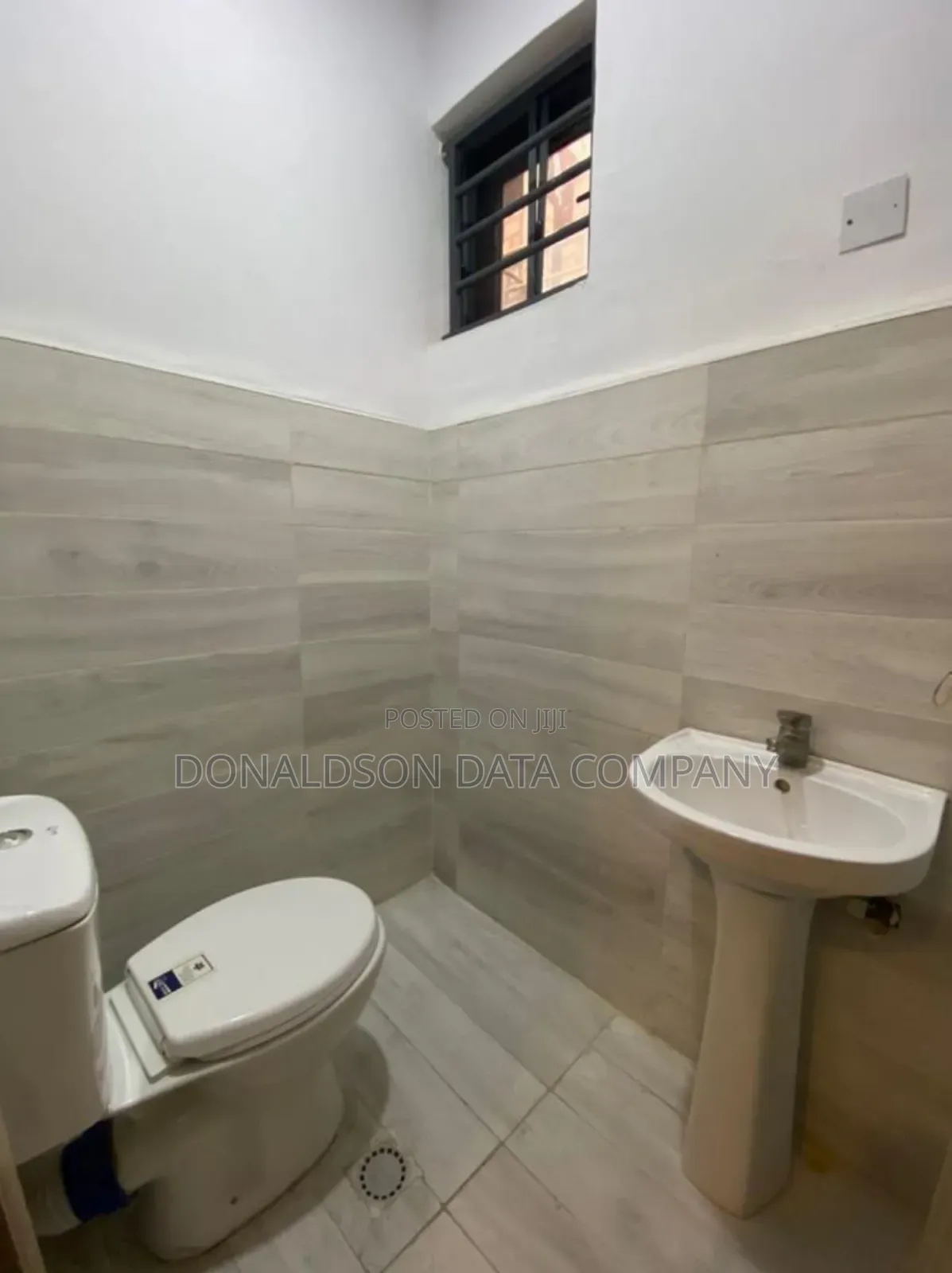 32 Functional Hotel for With Amenities