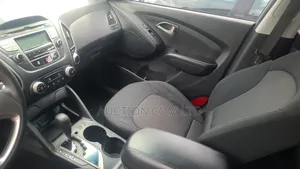 Hyundai Tucson Limited FWD 2012 Silver