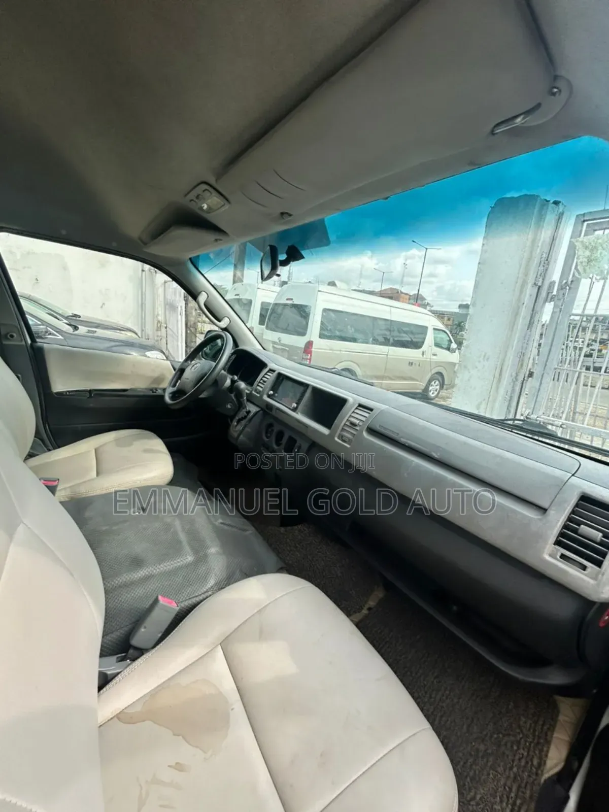 Toyota HiAce 2014 White