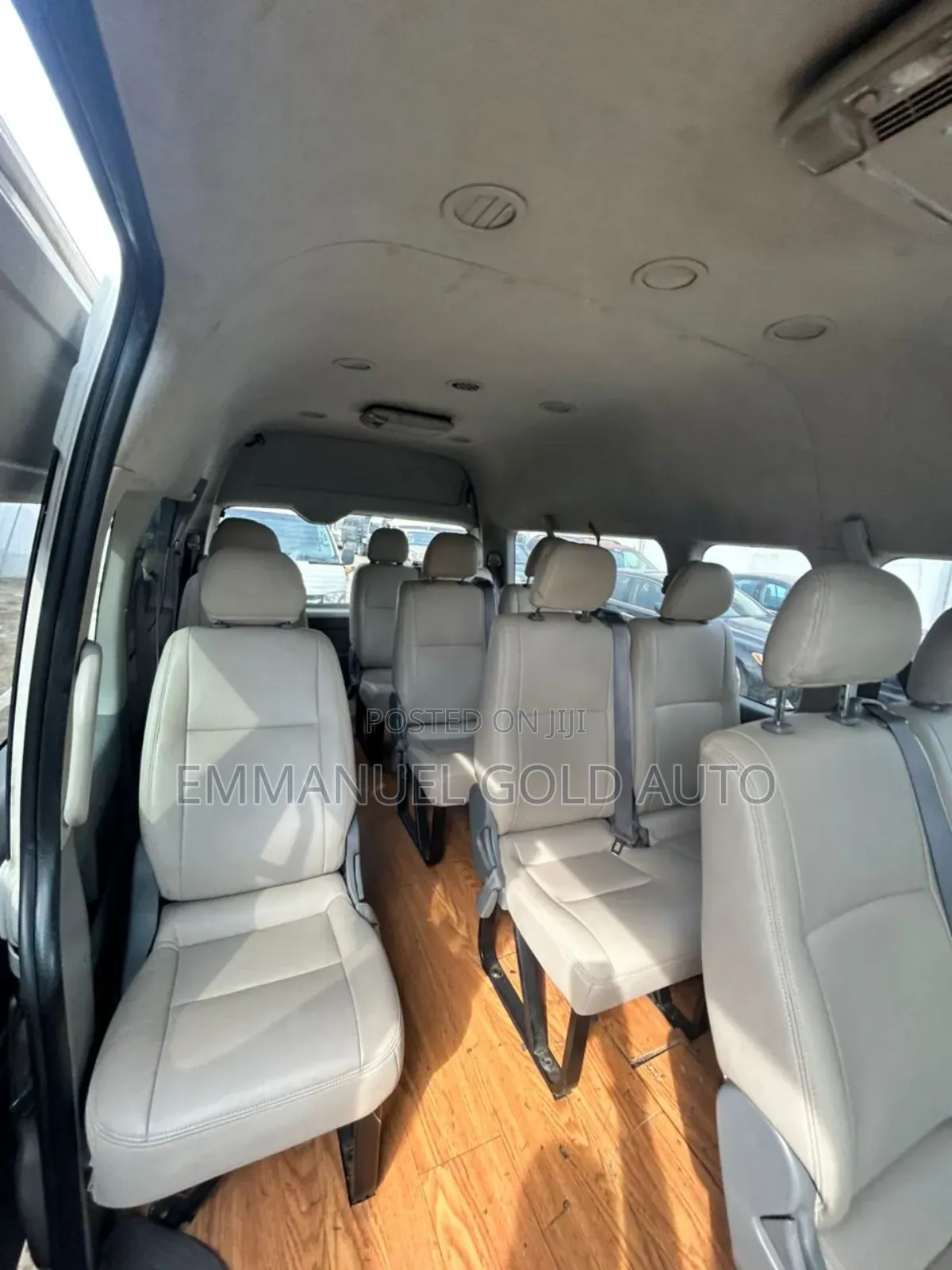 Toyota HiAce 2014 White