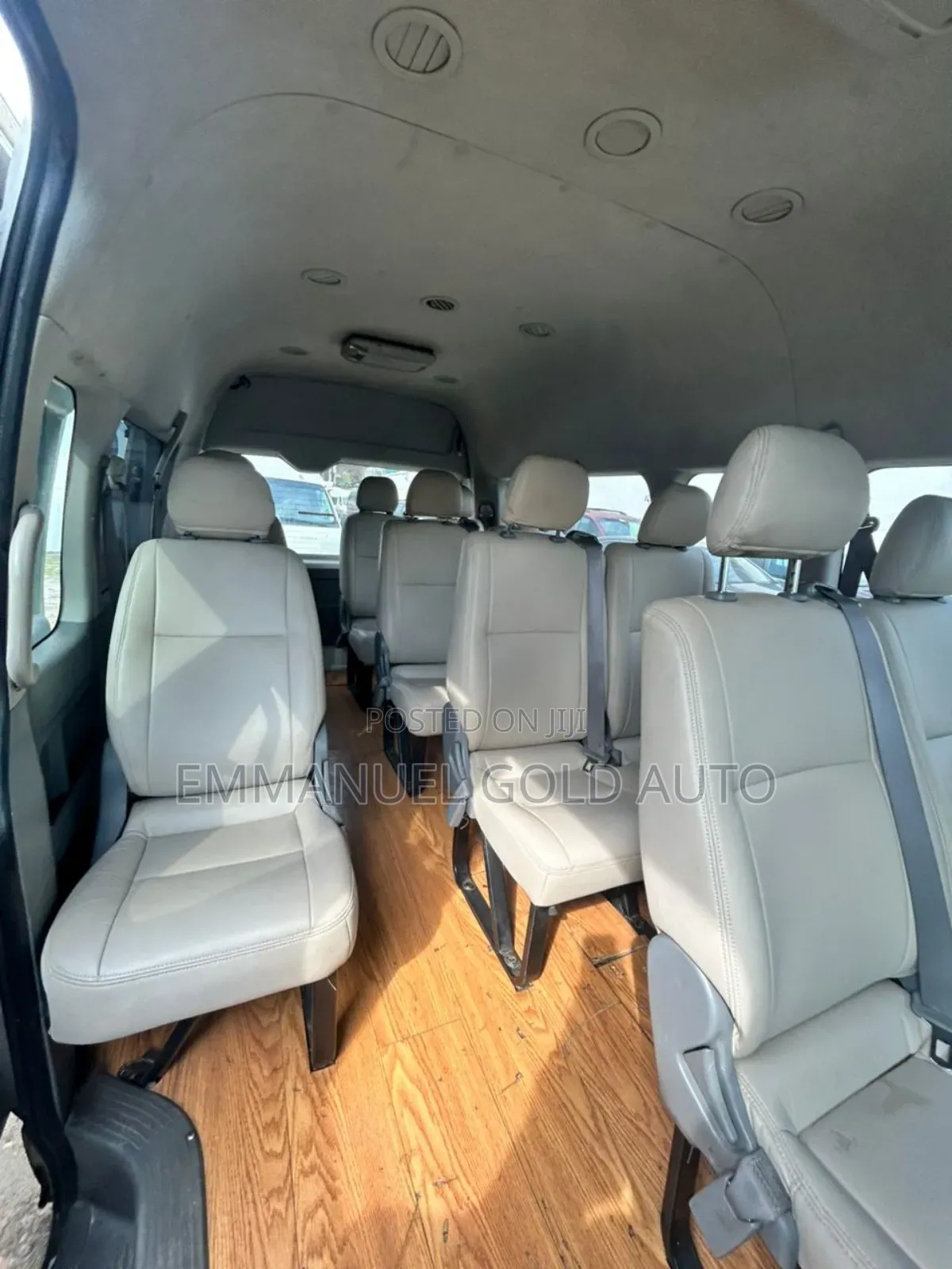 Toyota HiAce 2014 White
