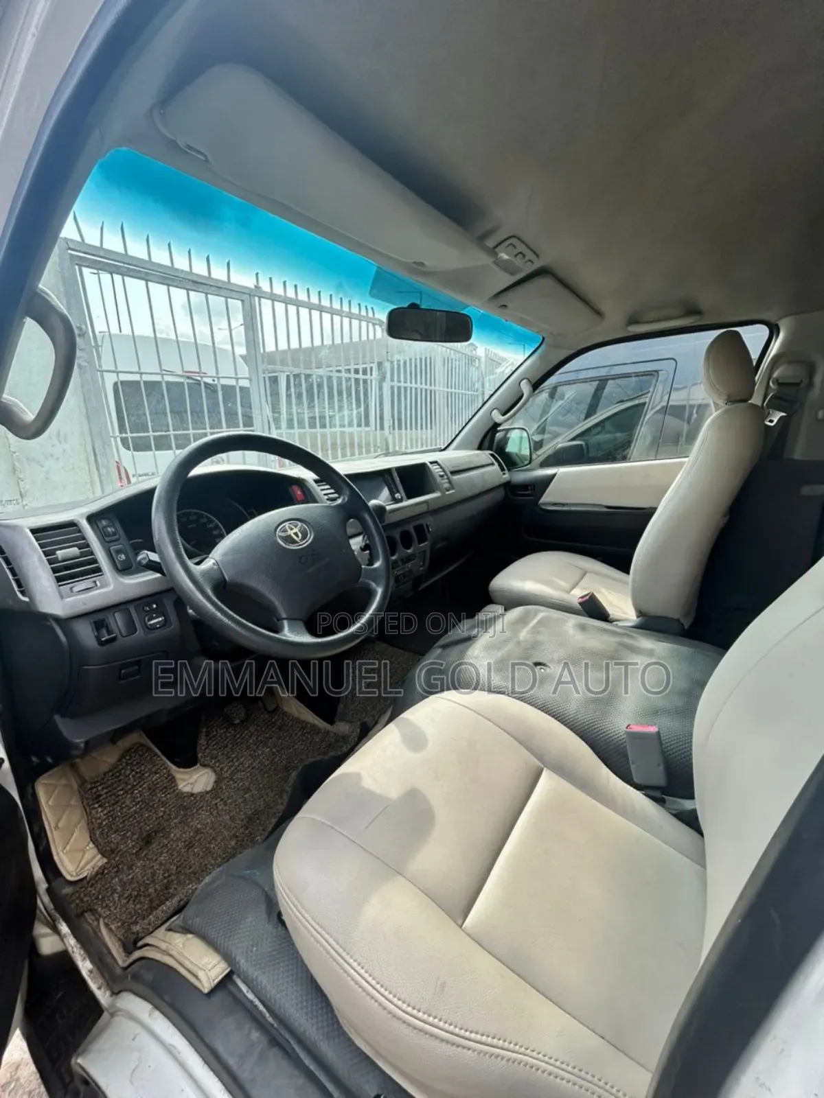 Toyota HiAce 2014 White