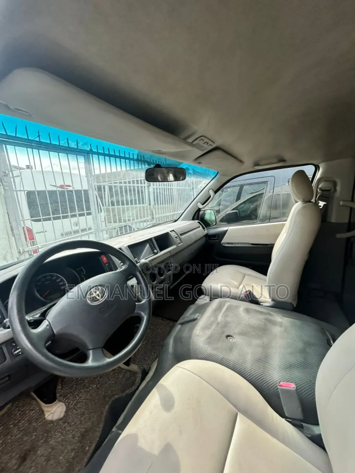 Toyota HiAce 2014 White