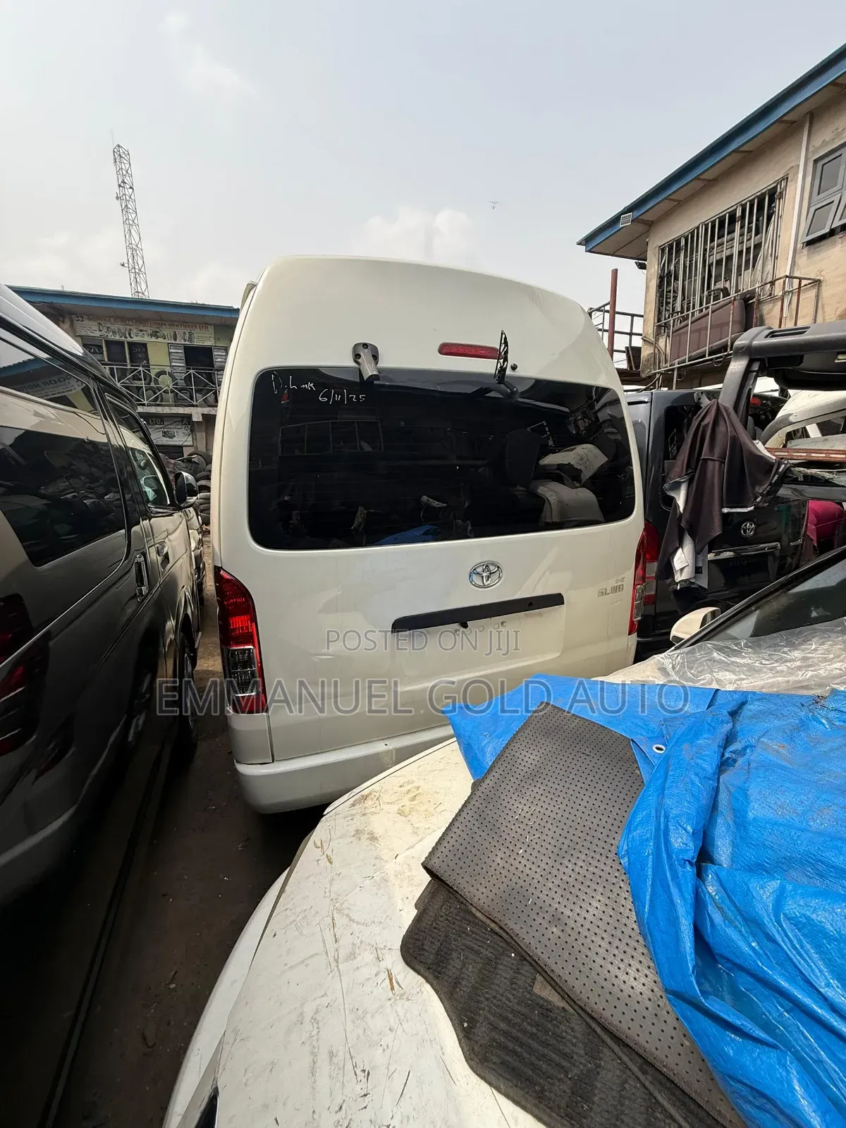 Toyota HiAce 2014 White