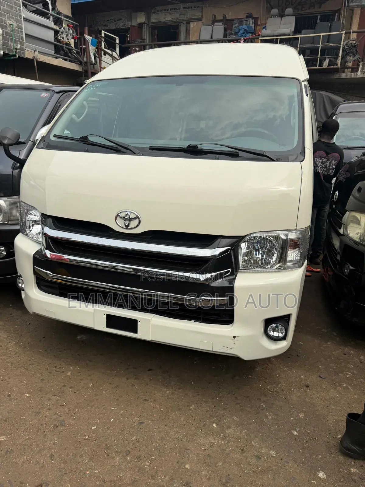 Toyota HiAce 2014 White
