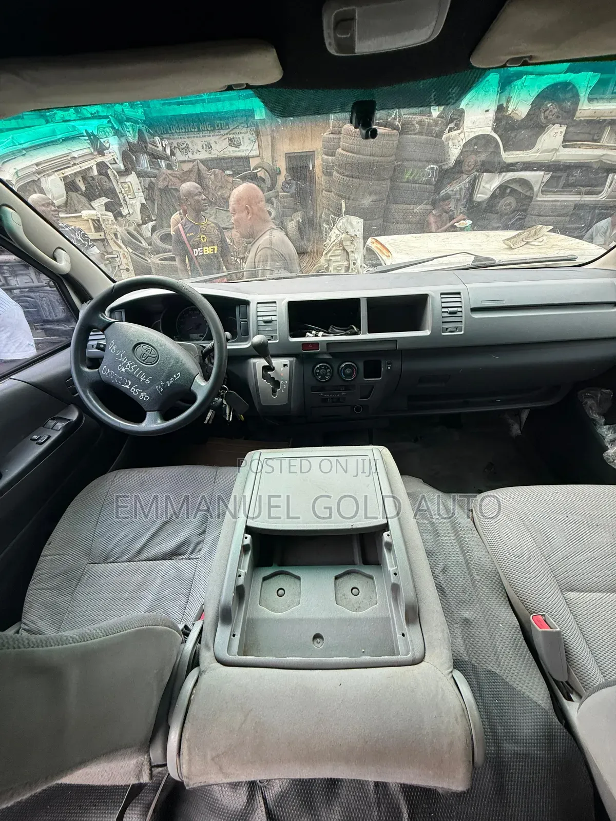 Toyota HiAce 2014 White