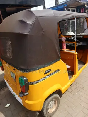 TVS Apache 160 4V 2023 Yellow