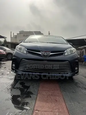 Toyota Sienna XLE AWD (3.5L 6cyl 8A) 2018 Blue