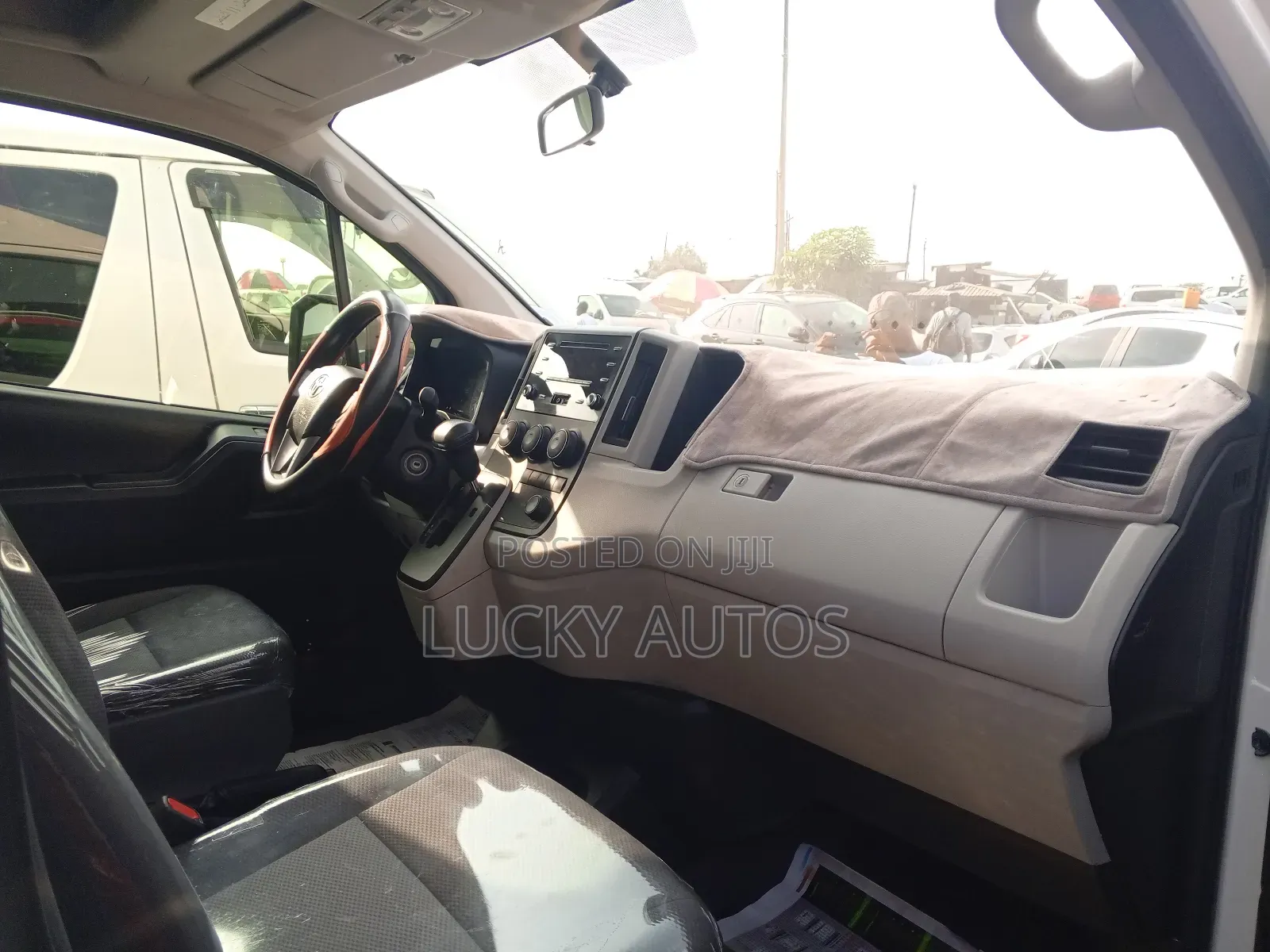 Toyota HiAce 2023 White