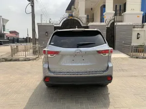 Toyota Highlander Limited Platinum 4dr SUV AWD (3.5L 6cyl 6A) 2014