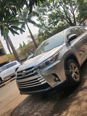 Toyota Highlander XLE 4x4 V6 (3.5L 6cyl 8A) 2018 Silver