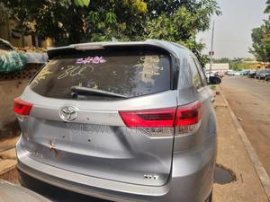 Toyota Highlander XLE 4x4 V6 (3.5L 6cyl 8A) 2018 Silver
