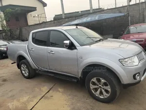 Mitsubishi L200 2010 Silver