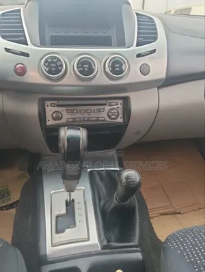 Mitsubishi L200 2010 Silver