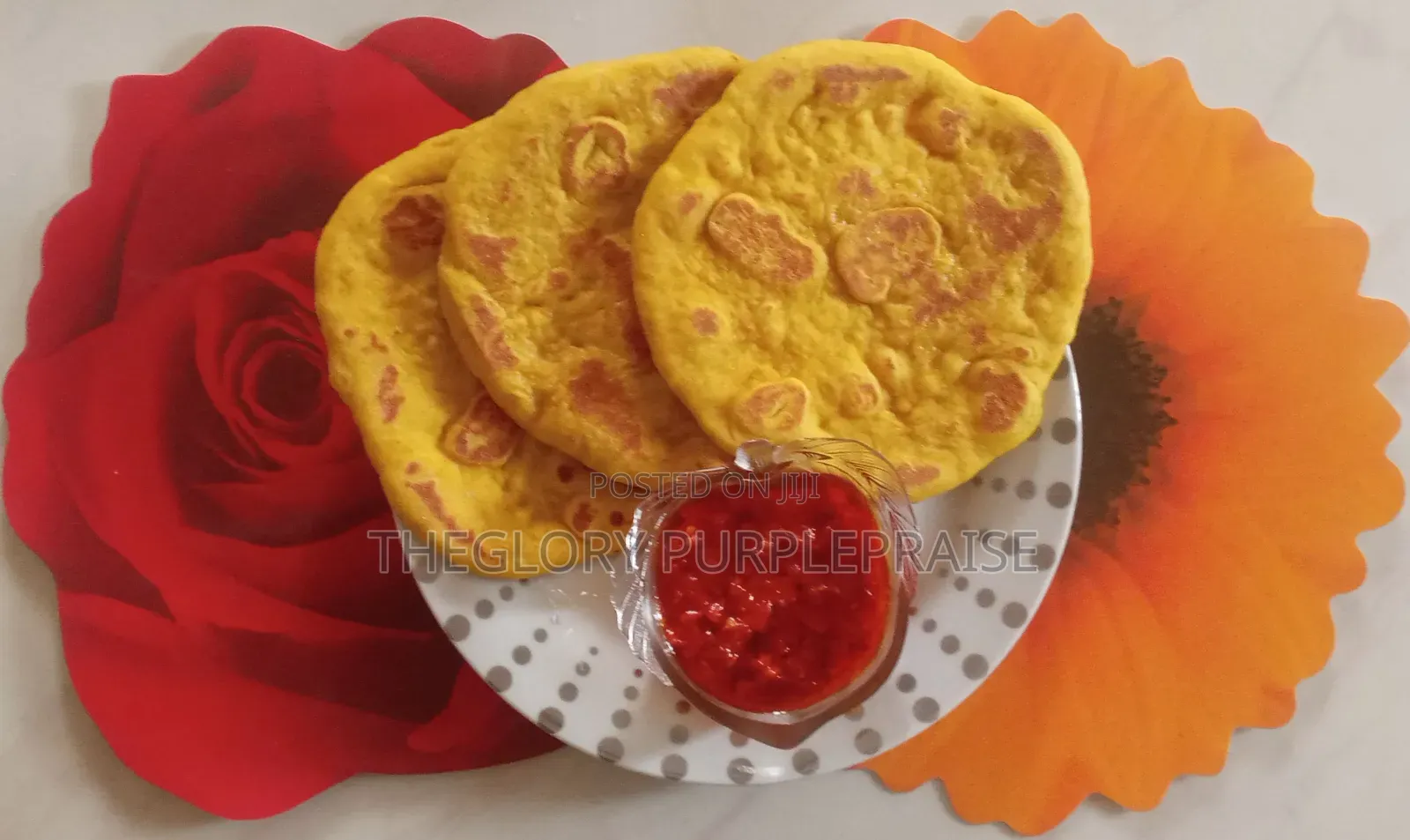 Turmeric Flatbread (6pcs) With Sauce