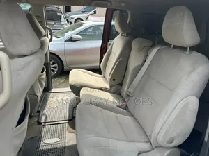 Toyota Sienna LE 8-Passenger 4dr Minivan (3.5L 6cyl 6A) 2015 Red