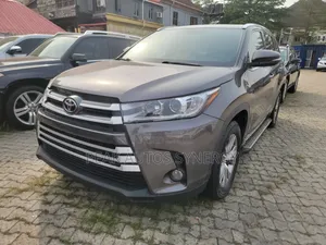 Toyota Highlander XLE 4dr SUV (3.5L 6cyl 6A) 2015 Gray