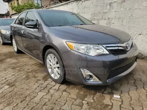 Toyota Camry XLE 4dr Sedan (2.5L 4cyl 6A) 2013 Gray