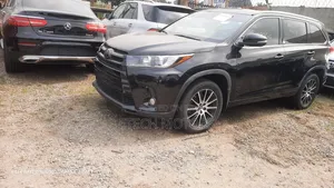 Toyota Highlander SE 4x4 V6 (3.5L 6cyl 8A) 2018 Black