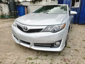 Toyota Camry SE 4dr Sedan w/Prod. End 11/13 (3.5L 6cyl 6A) 2014 Silver