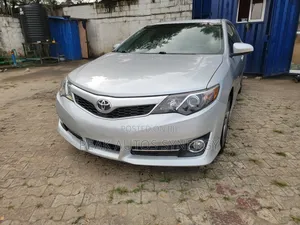 Toyota Camry SE 4dr Sedan w/Prod. End 11/13 (3.5L 6cyl 6A) 2014 Silver