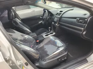 Toyota Camry SE 4dr Sedan w/Prod. End 11/13 (3.5L 6cyl 6A) 2014 Silver
