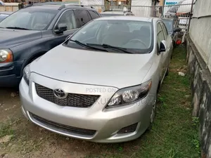 Toyota Corolla LE 4dr Sedan (1.8L 4cyl 4A) 2010 Silver