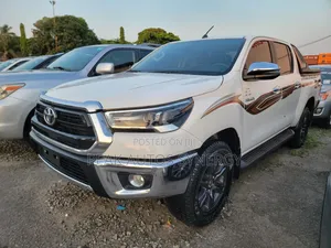 Toyota Hilux 2024 White
