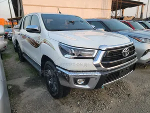 Toyota Hilux 2024 White