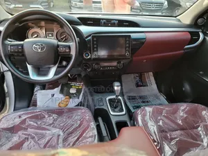 Toyota Hilux 2024 White