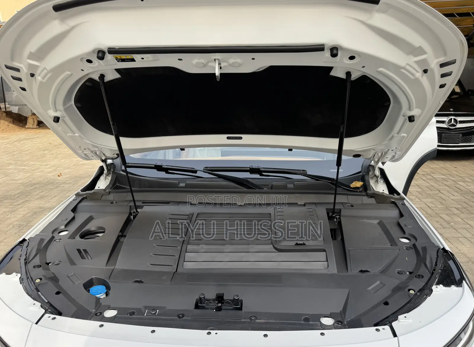 New Exeed LX 2025 White