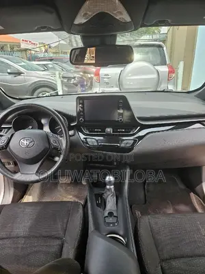 Toyota C-HR XLE FWD 2019 Gold