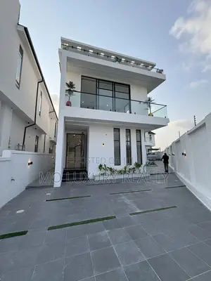 5bdrm Duplex in Chevron for sale