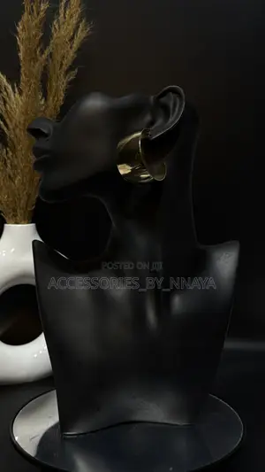 Smooth Curved Gold Earring