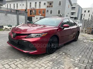 Toyota Camry LE FWD (2.5L 4cyl 8AM) 2018 Red