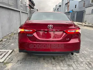 Toyota Camry LE FWD (2.5L 4cyl 8AM) 2018 Red