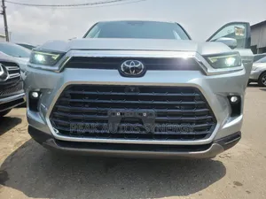 Toyota Highlander 2024 Gray